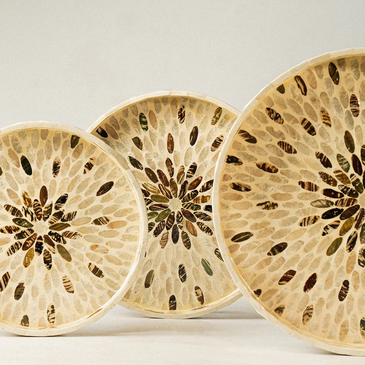 Floral Mother of Pearl Wicker Tray Set of 3 - Image 4