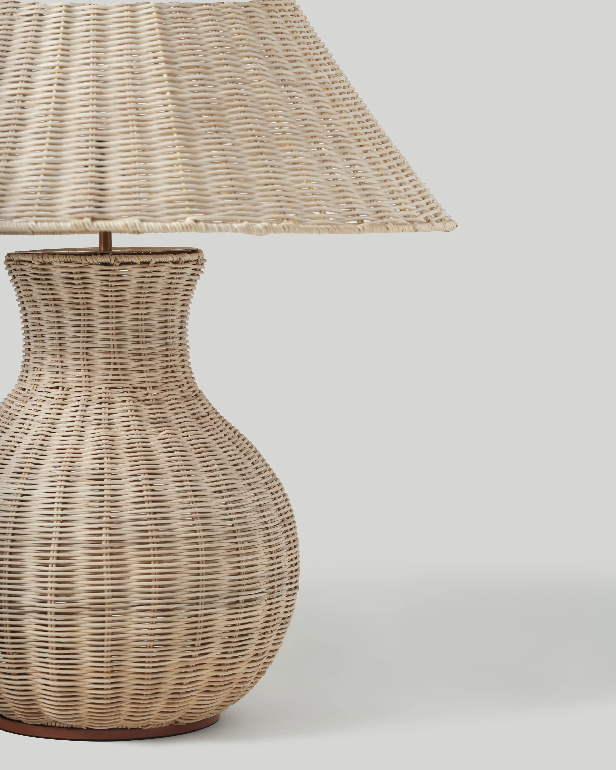 Rattan Vase Table Lamp - Image 3