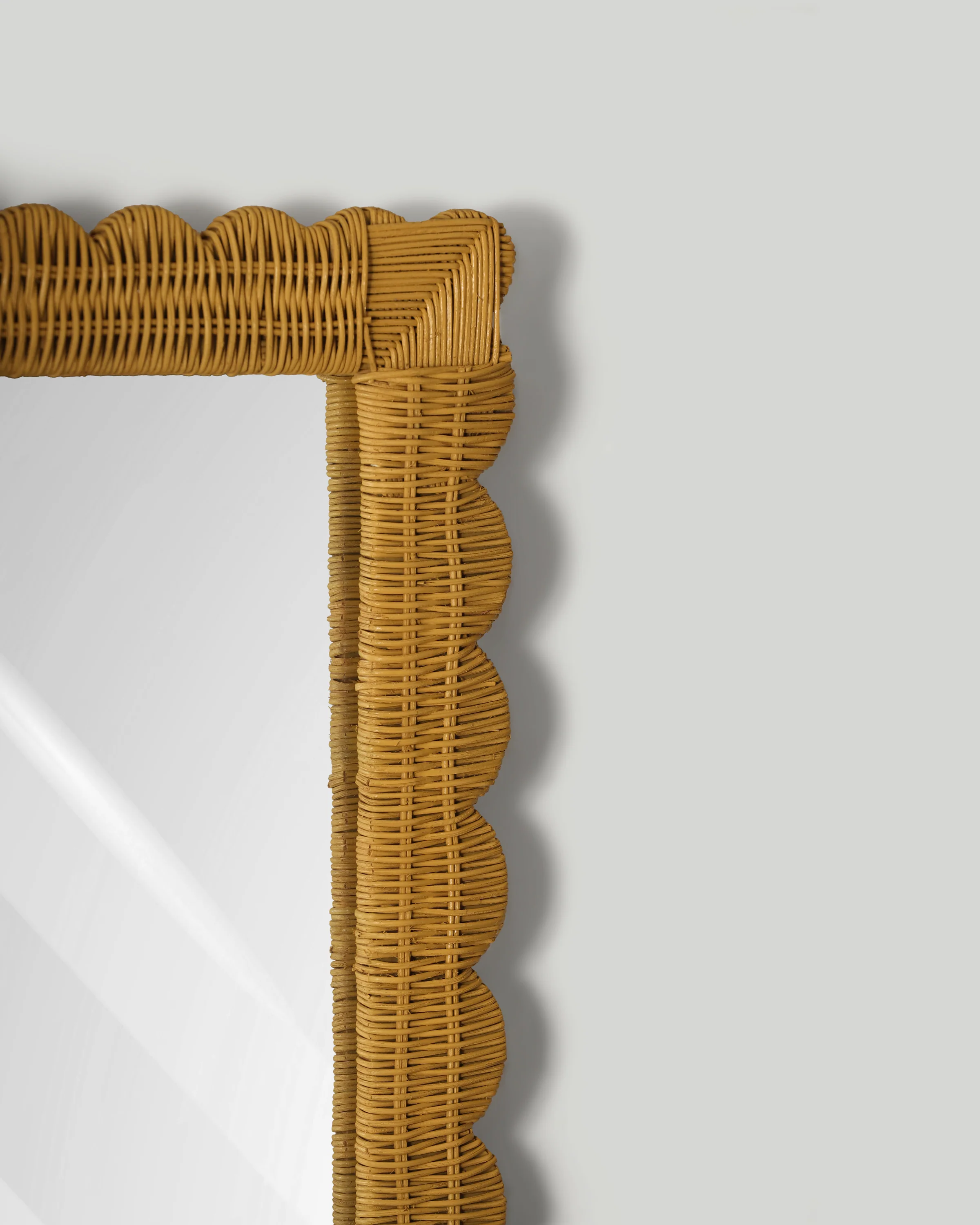 Scallop-Edge Rattan Rectangle Mirror - Image 4