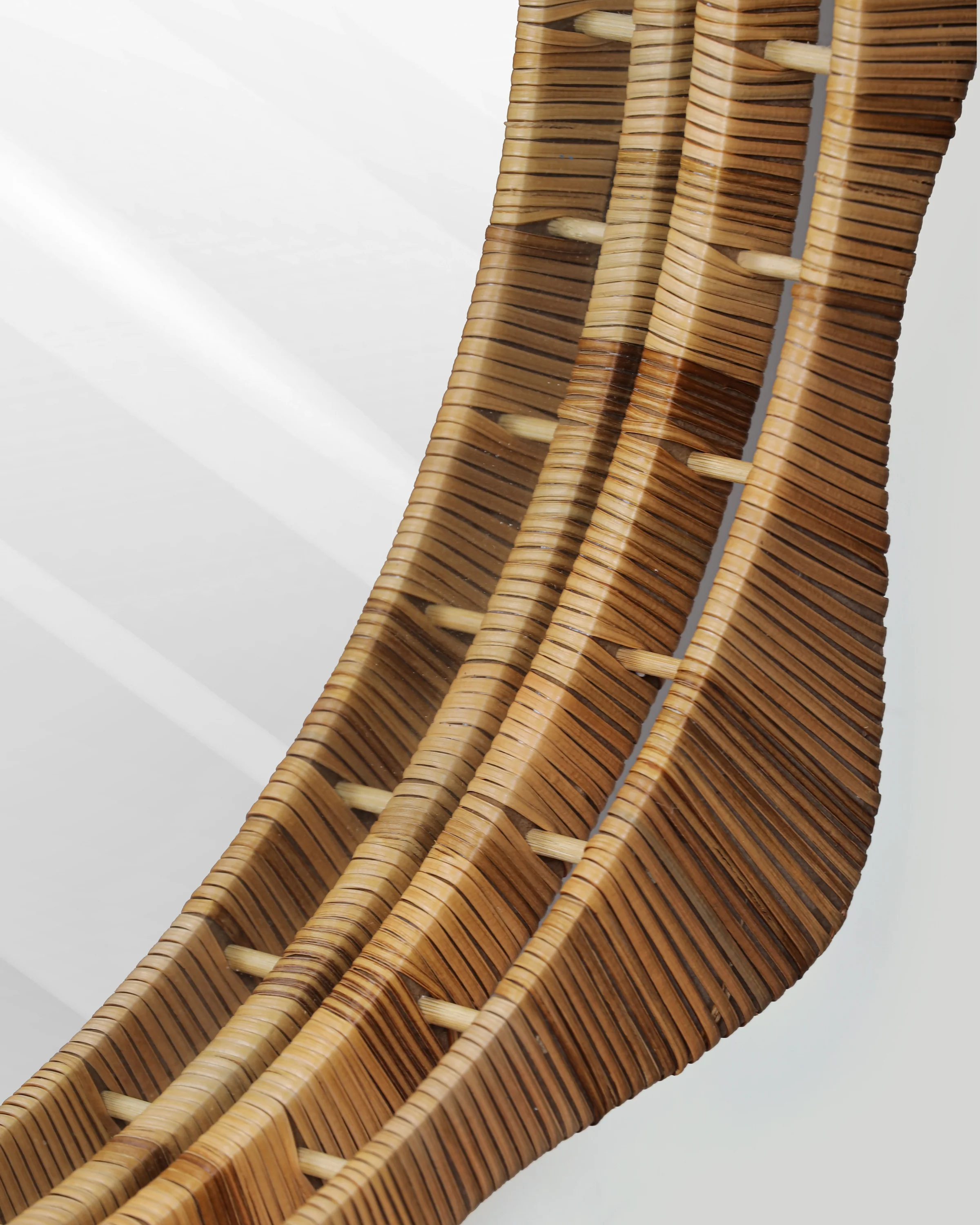 Star-Point Pencil Reed Round Mirror - Image 6