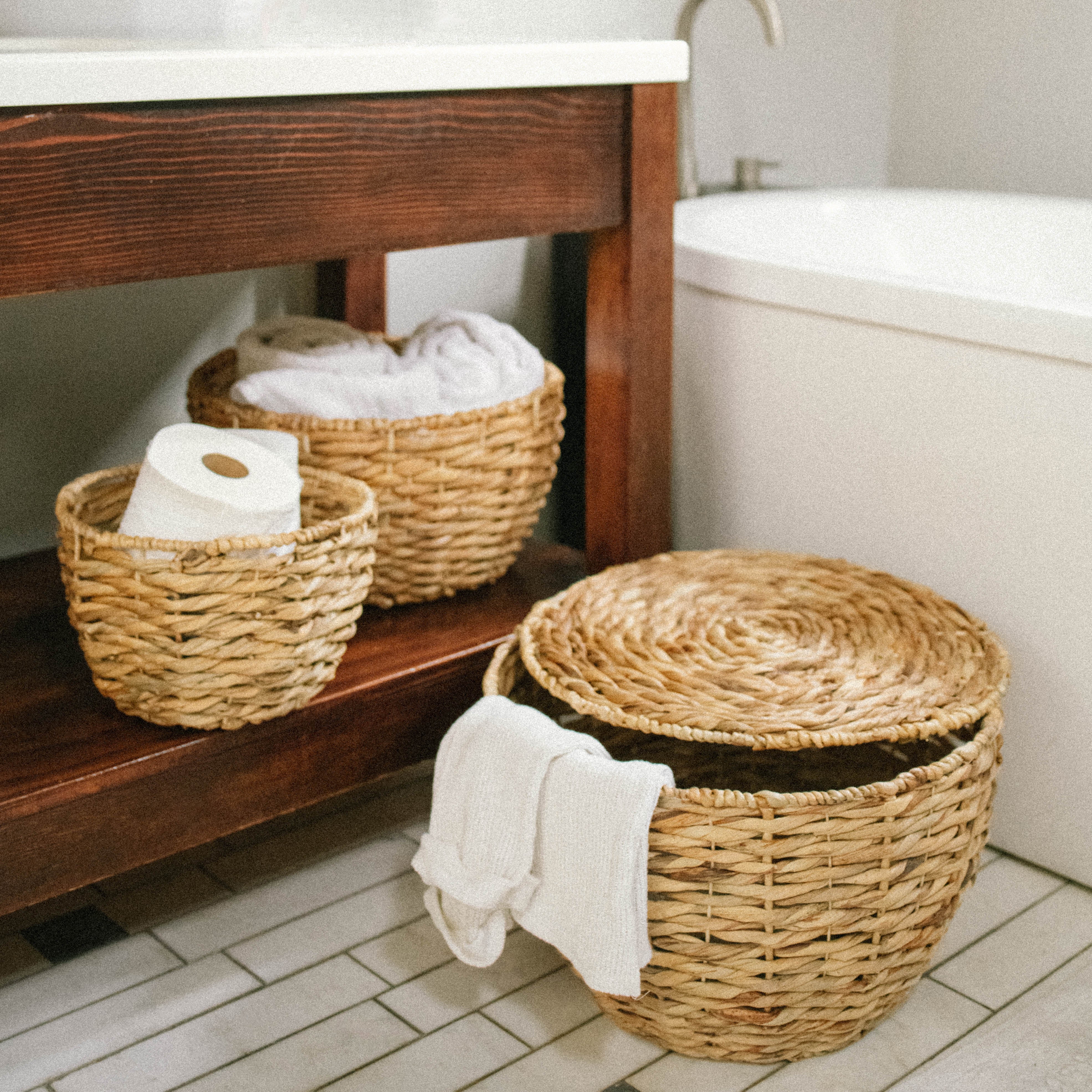 Large Round Water Hyacinth Baskets with Lids, Set of 3 - Image 7