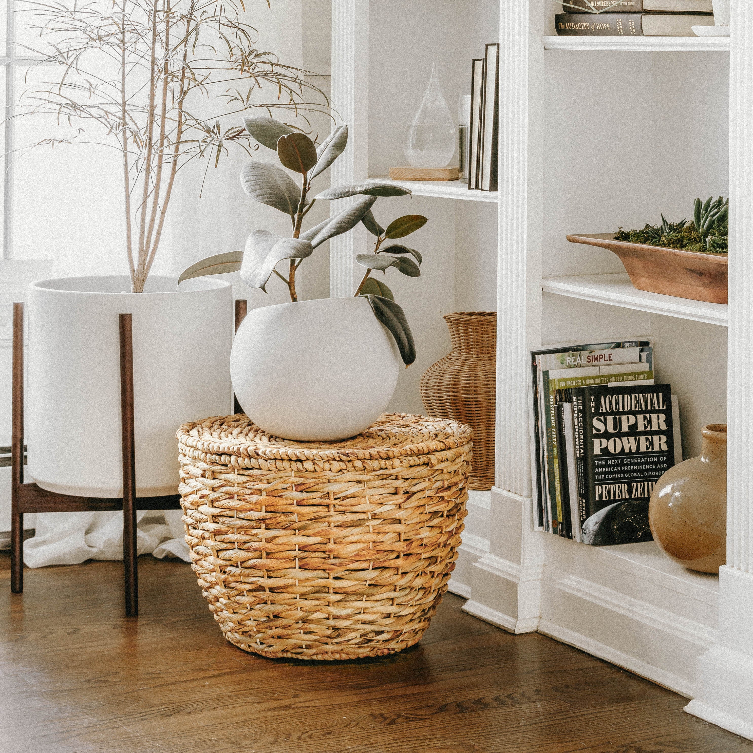 Large Round Water Hyacinth Baskets with Lids, Set of 3 - Image 8